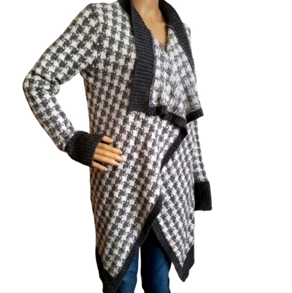 Aeropostale Open Front Knitted Long Cardigan in Gray and White Pattern S…
